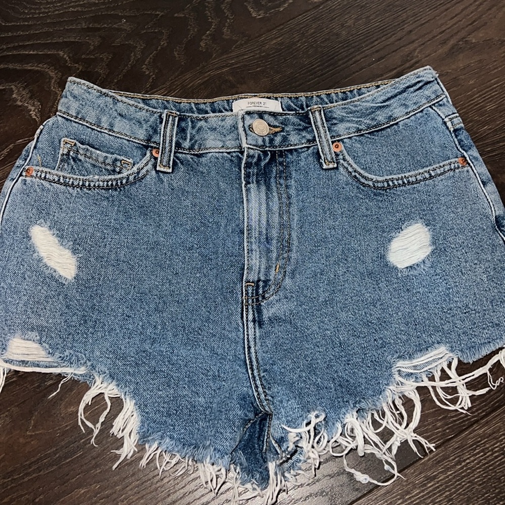 NWOTS Forever 21 Denim Distressed Shorts Size 25